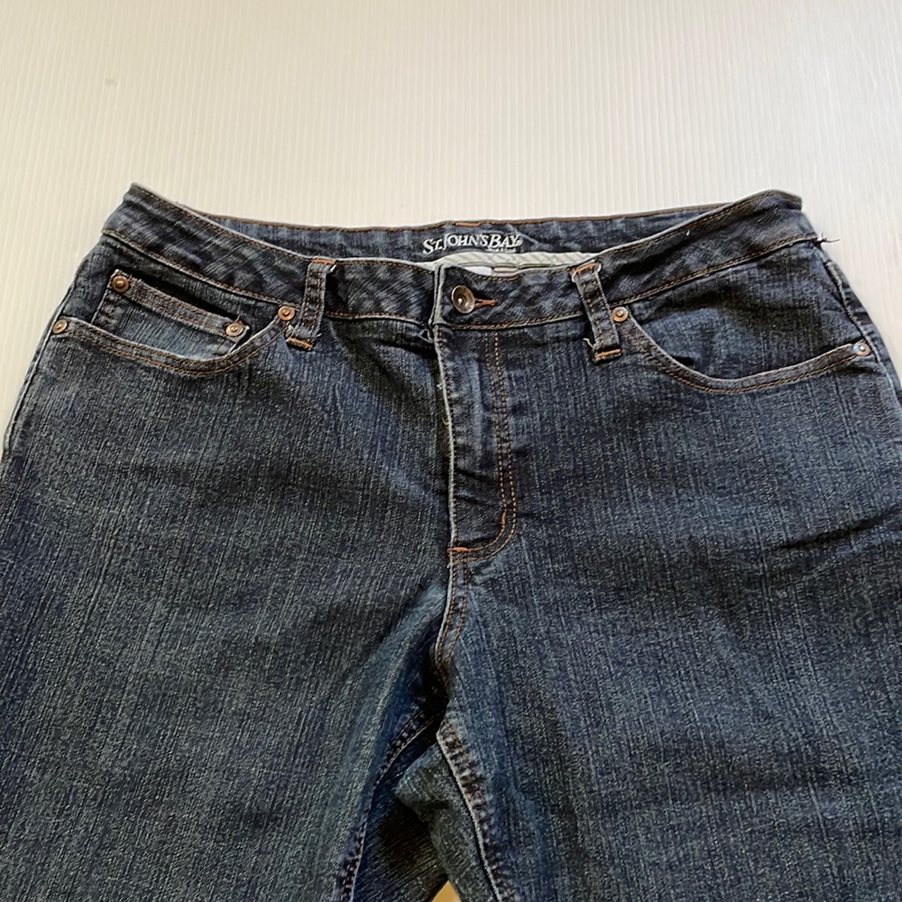 St John’s Bay dark wash denim. Women’s straight leg jean, size 16 S